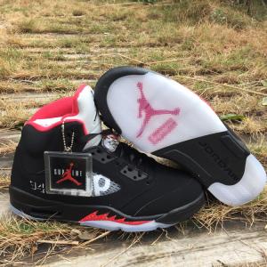 Supremo x Nike Air Jordan 5